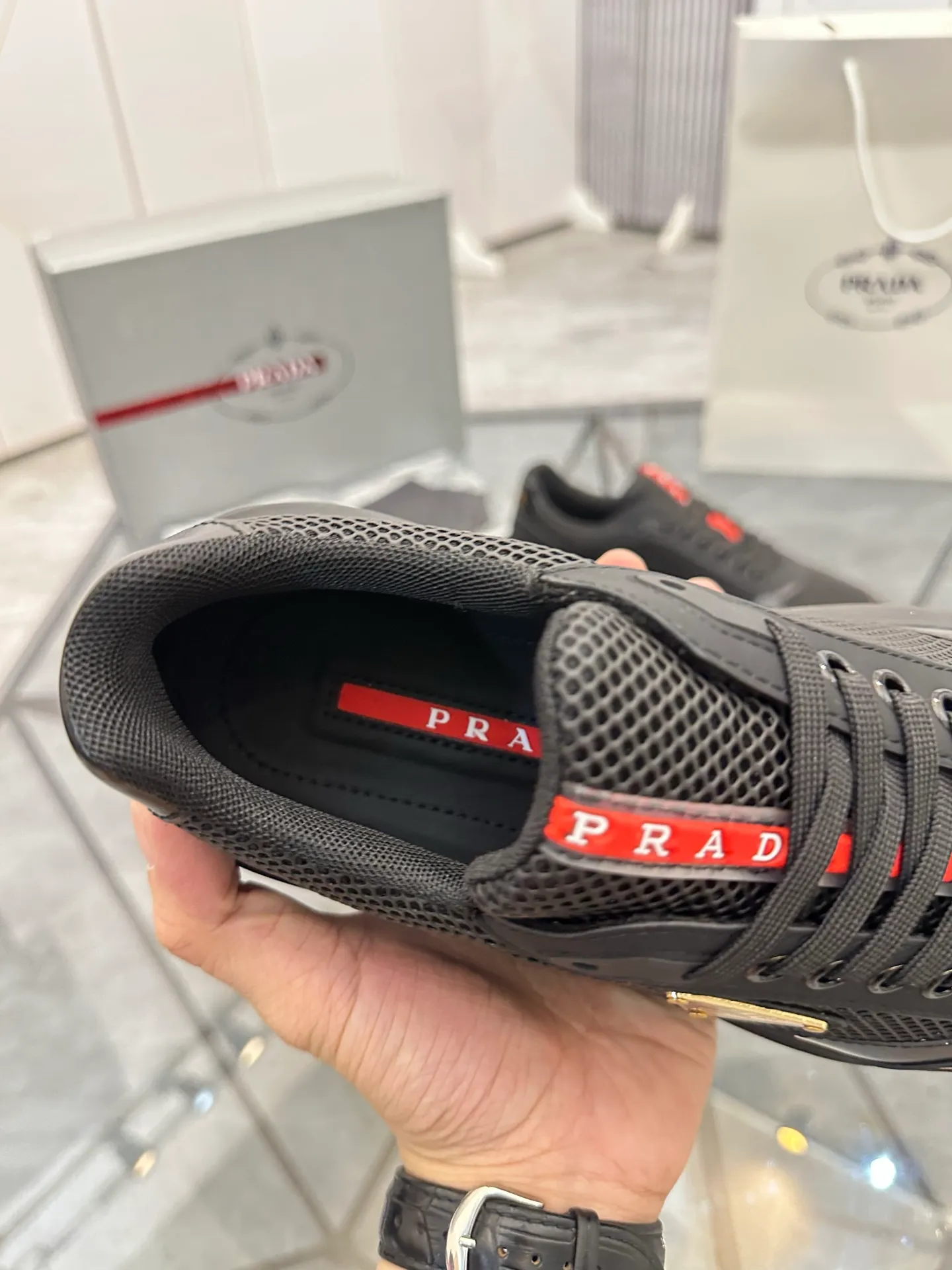 Men's shoes for sale 💰: 💰P620¥ High-end top quality Product trademark: Prada *"Prada*" low-top casual shoes Regular size: 38-45 (can be customized to 46) Product materials: Upper imported first-layer cowhide spliced ​​with original fabric, breathable lining, cowhide foot pads, original outsole. No.: 001